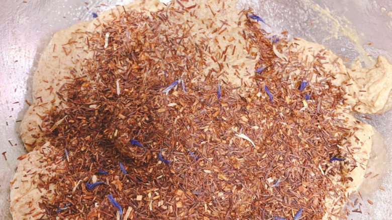 宝石红茶饼干,加入茶叶碎,喜欢茶香味重一点可以增加用到15克。