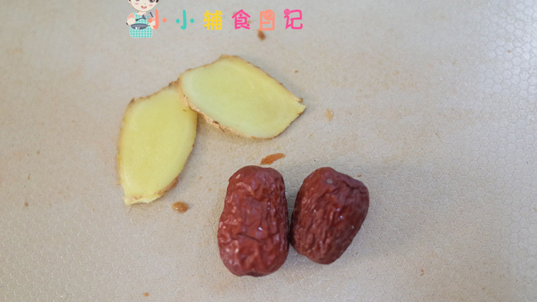 8个月以上辅食清蒸鳕鱼&猪肉松胡萝卜粥,姜片 <a style='color:red;display:inline-block;' href='/shicai/ 2470'>红枣</a>洗净