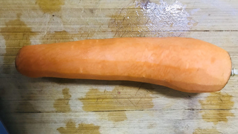 家庭版土豆丝,<a style='color:red;display:inline-block;' href='/shicai/ 25'>胡萝卜</a>去皮