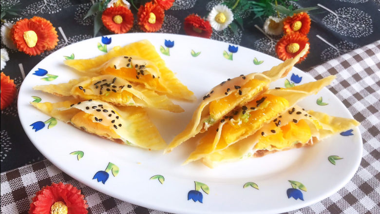 蛋黄派,蛋黄派底部金黄酥脆,中间是溏心蛋黄,非常美味,早餐,下午茶或宵夜首选~