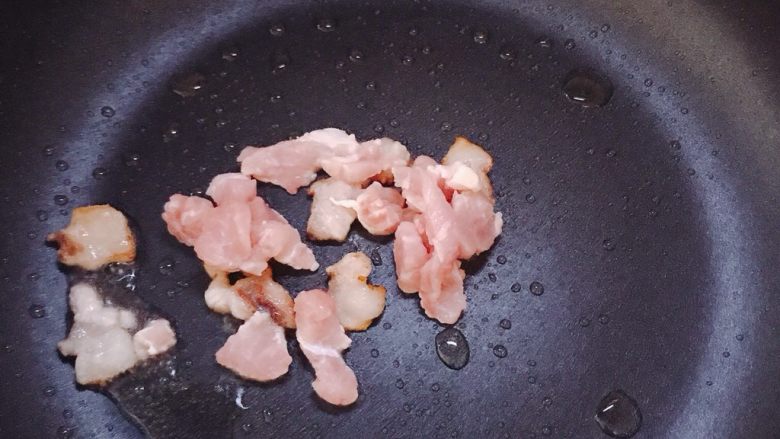 莲藕炒肉片,再把瘦肉放进去一起炒。