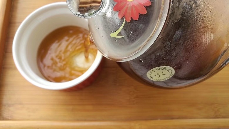 风寒感冒初起,一杯姜枣茶搞定,倒上一杯热乎乎的喝下,发汗去寒