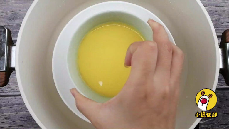 宝宝辅食:鹅肝鸡蛋羹,保护视力促进发育,源自北欧,纯净生鲜【小鹿优鲜】,大火上锅蒸熟。