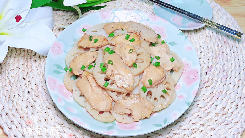 莲藕炒肉片,超级好吃哟,一盘子秒没!