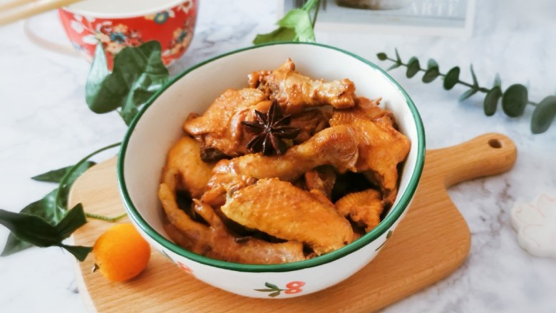 电饭煲焖鸡,出锅装盘 很美味