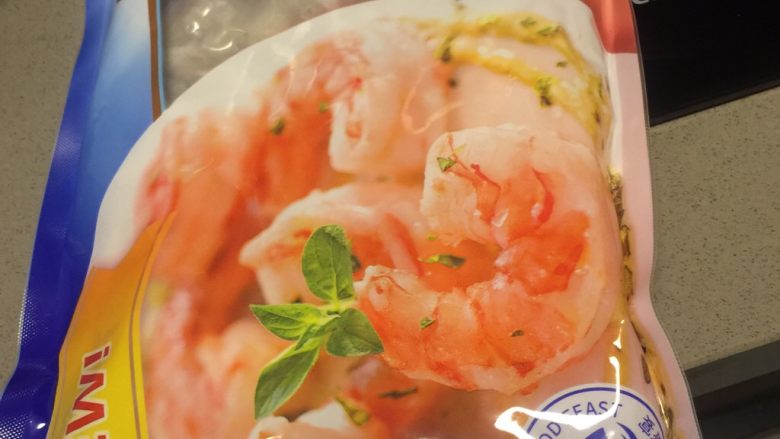 虾仁炒木耳青笋,<a style='color:red;display:inline-block;' href='/shicai/ 287'>虾仁</a>解冻后去<a style='color:red;display:inline-block;' href='/shicai/ 287'>虾仁</a>的沙线