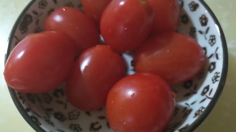 过年清新菜，芦笋龙井虾,小可爱洗净