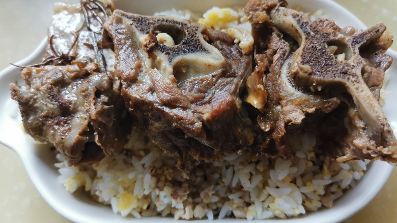 冬季滋补好时机,烤羊蝎子藜麦饭,装入烤碗,烤箱165度烤十分钟
