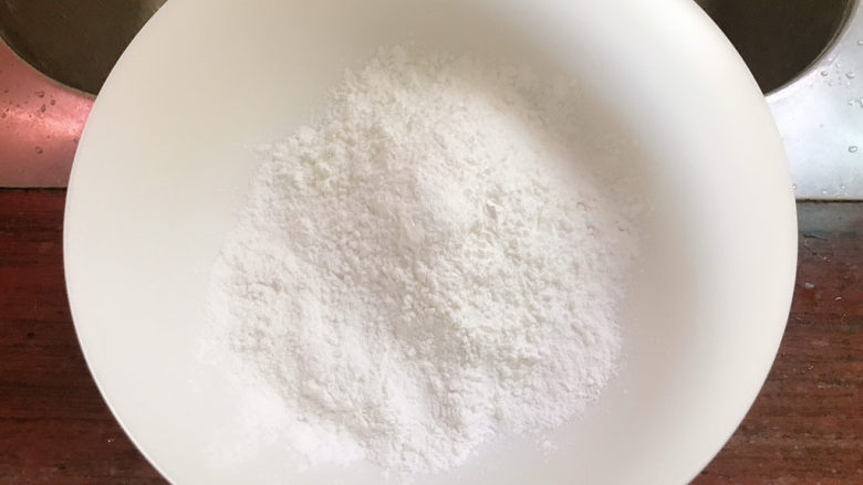 南瓜糯米饼,准备好适量<a style='color:red;display:inline-block;' href='/shicai/ 520'>糯米粉</a>,先50克,再适当加减。