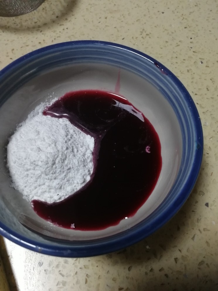 素食养生(冬季篇)——桑椹椰汁膏,再用粘米粉适量,倒入桑椹汁