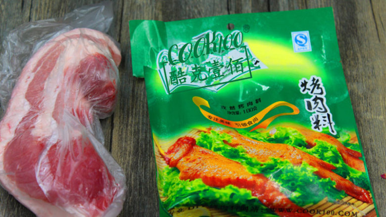 美味的孜然烤肉——大口吃肉吃到饱,准备原材料。<a style='color:red;display:inline-block;' href='/shicai/ 428'>五花肉</a>用清水泡,中途反复换几次清水,控干备用