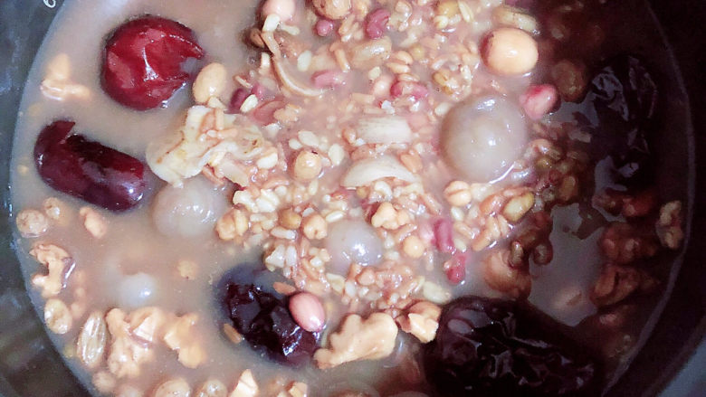 腊八粥,选择豆按键,55分钟就煮熟了。
