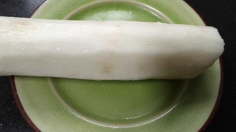清炒山药木耳,<a style='color:red;display:inline-block;' href='/shicai/ 28'>山药</a>洗干净去皮