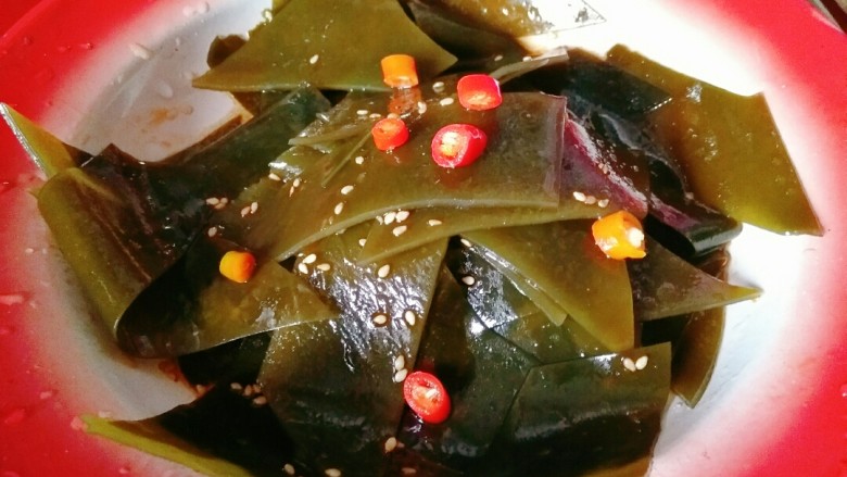 香辣海带丝,最后装盘!