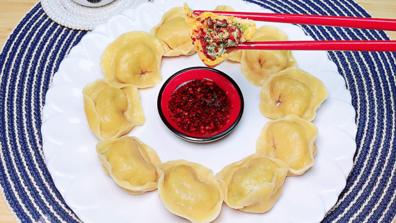 彩色水饺,配上红油醋,美美滴吃起来吧!