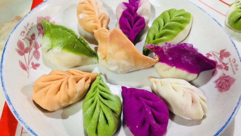 彩色水饺,做一些放冰箱冷冻保存,煮多少取多少。