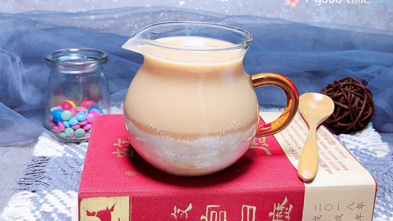 香芋奶茶,浓郁的香芋味道,香甜软糯可口奥!
