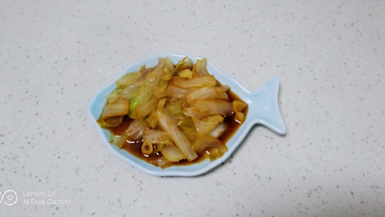 醋溜白菜,盛入盘中