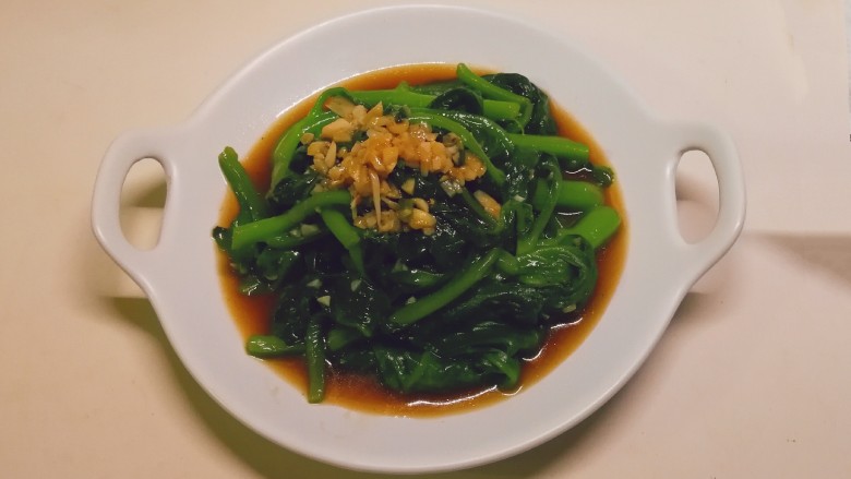 清炒木耳菜,出锅 装盘