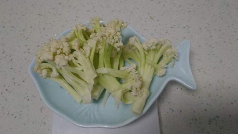 猪肉炒有机菜花、平菇,<a style='color:red;display:inline-block;' href='/shicai/ 6934'>有机菜花</a>切朵