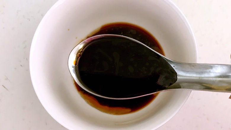 糖醋焦熘豆腐,加入1勺<a style='color:red;display:inline-block;' href='/shicai/ 788'>生抽</a>