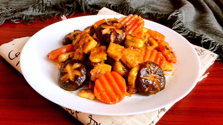 糖醋焦熘豆腐,糖醋焦熘豆腐酸甜适口,风味独特~