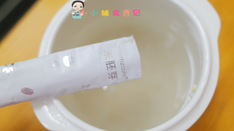 8个月以上胚芽米粥附各月龄水米比例,加入熟制的米胚芽,这个不需要清洗直接倒