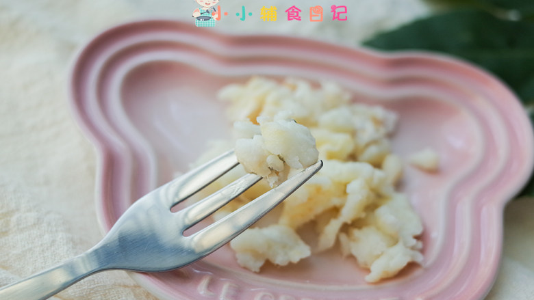 炒真鳕鱼丁,<a style='color:red;display:inline-block;' href='/shicai/ 595'>柠檬</a>没有也可以用姜片腌渍去腥