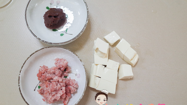 肉末茄汁豆腐,材料准备好,我用的是嫩<a style='color:red;display:inline-block;' href='/shicai/ 465'>豆腐</a>口感更好