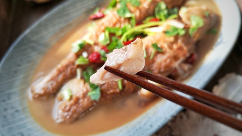 酱焖黄花鱼,<a style='color:red;display:inline-block;' href='/shicai/ 378'>黄鱼</a>肉质细腻,鲜美多汁,营养丰富,是优质蛋白的来源。