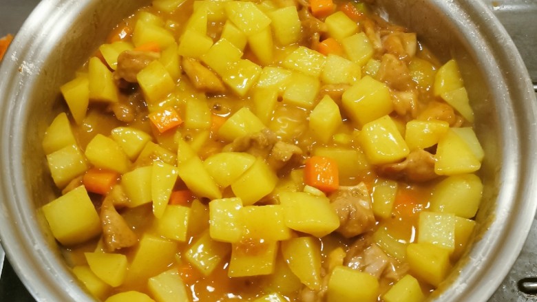 咖喱鸡肉土豆,留点汤汁拌饭 关火