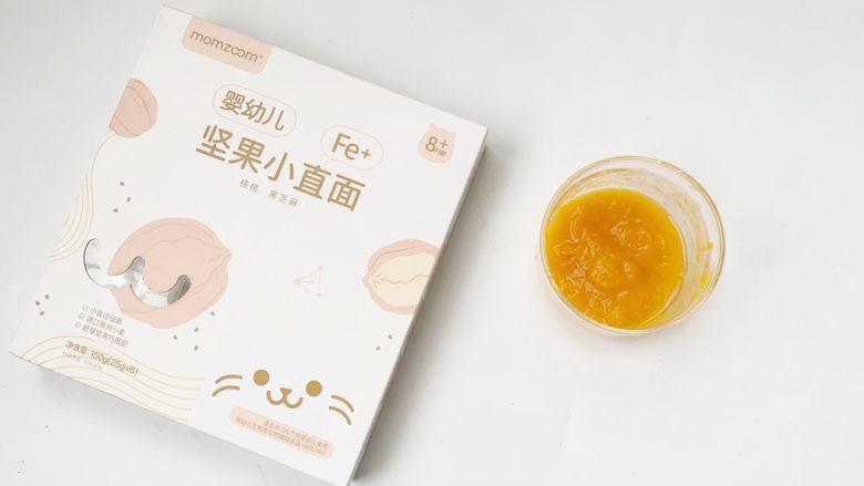 6个月加宝宝辅食:南瓜浓汤碎面,南瓜提前蒸熟后打成泥……