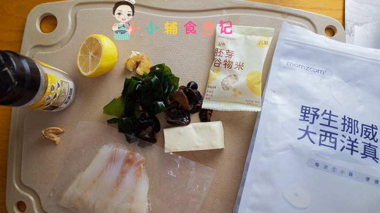 鳕鱼米饭饼,将材料都准备好,谷物米洗净米:水的比例1::1.2煮成<a style='color:red;display:inline-block;' href='/shicai/ 507'>米饭</a>