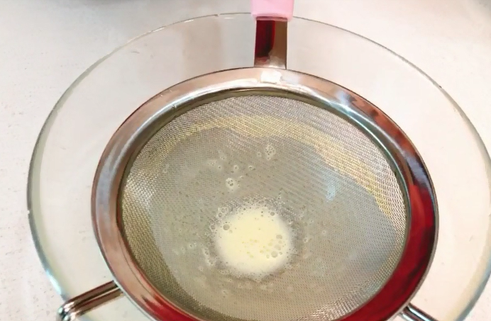 自制巨好吃的——葡式蛋挞, 将混合液过滤2次,以达到更细腻状态。