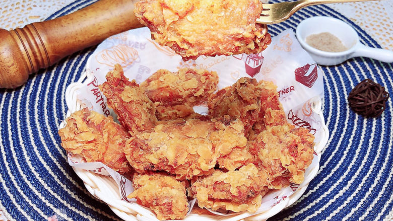 香酥炸鸡翅,配上一些椒盐,好吃到停不下来!