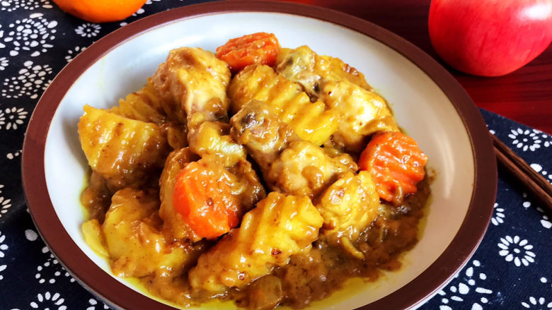 咖喱鸡肉土豆,咖喱鸡肉土豆出锅了,这是一道下饭菜,香辣适宜,口味独特,非常完美~