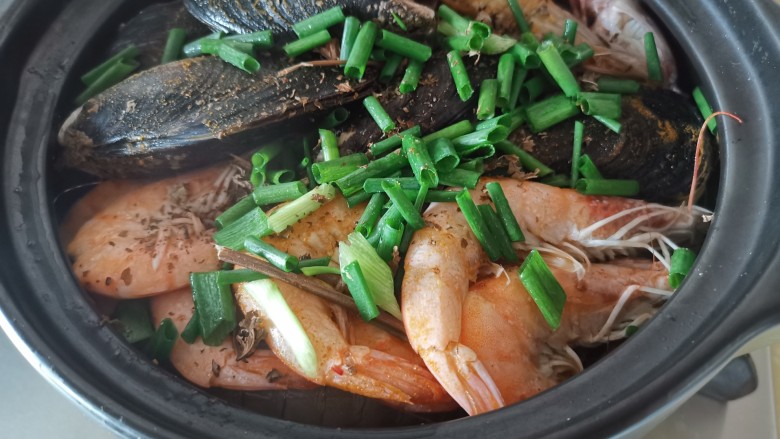 健康过大年,海鲜锅杂蔬锅,撒上葱花