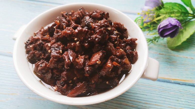 牛肉香菇酱,美味的牛肉香菇酱,待凉后装瓶冷藏