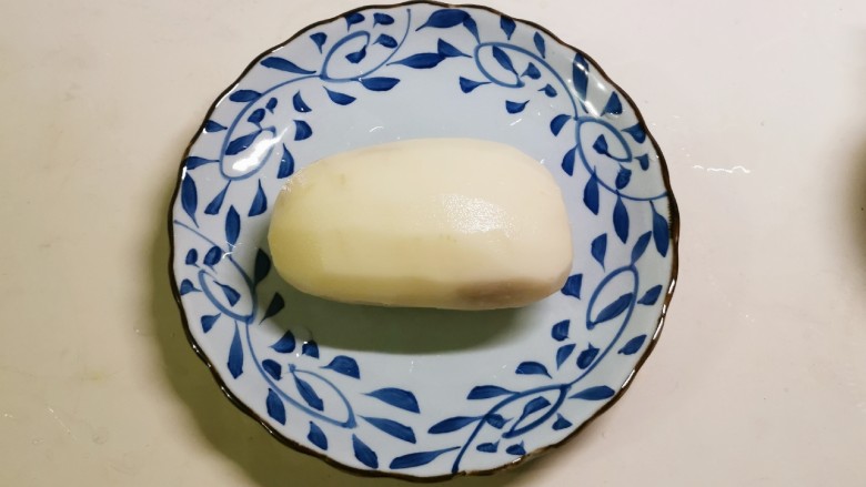 藕夹肉,<a style='color:red;display:inline-block;' href='/shicai/ 30'>莲藕</a>去皮 去掉两端