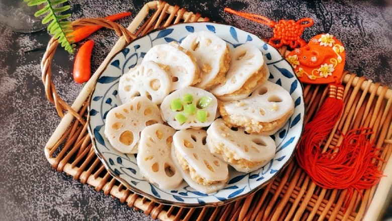 藕夹肉,不需要添加任何调味品了 肉馅的味道已经足够