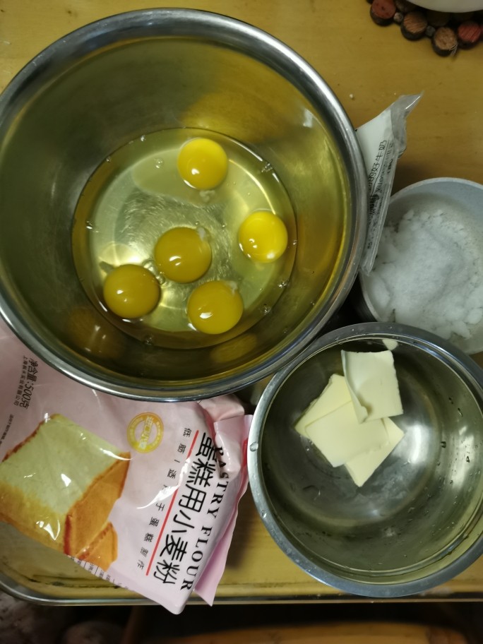 葡萄干海绵蛋糕,材料都准备好