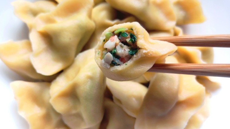 香菇虾仁饺子,咬一口,可以看见虾仁哦!
