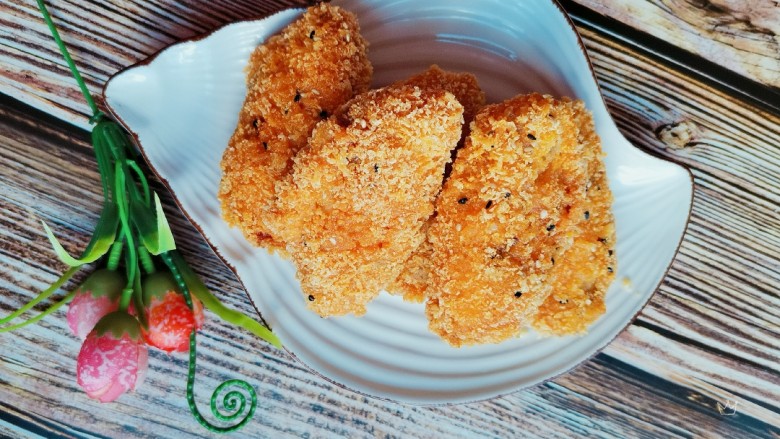 香酥炸鸡翅,香酥鸡翅很开胃的一道菜