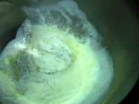 咖啡牛奶糖,中火加热,并不断搅拌