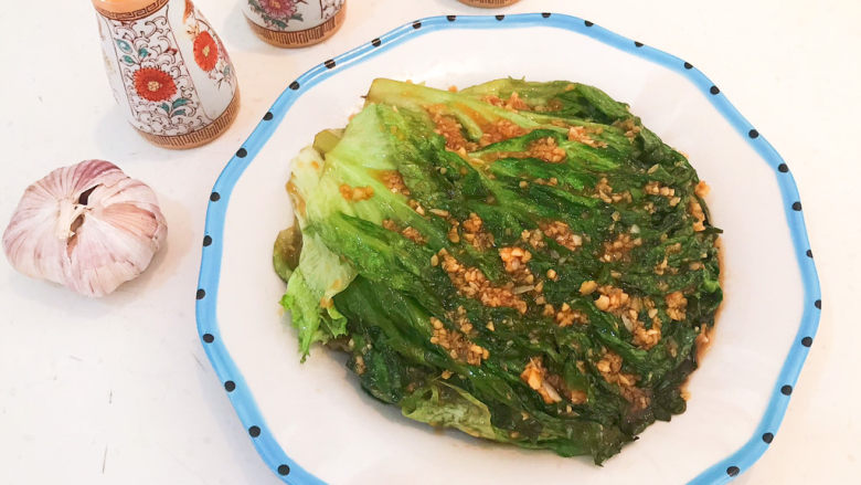 蒜泥生菜,蒜泥生菜清淡爽口,蒜香浓郁,风味独特,这是一道减脂菜品~