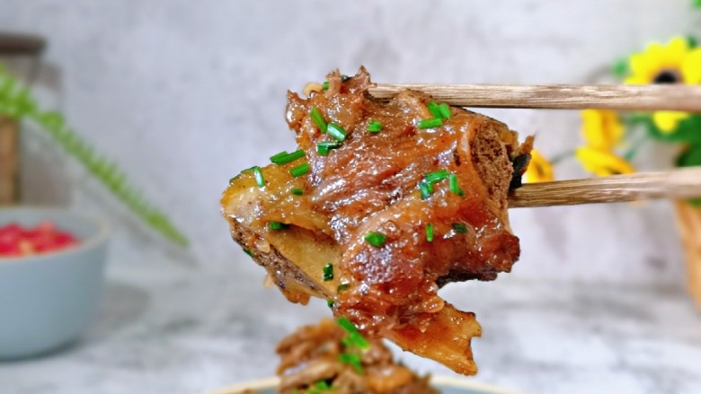东北酱大骨,我要开动了,戴上食品手套,手拿着吃更香哈~