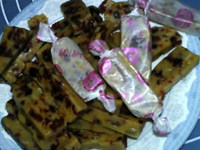 蔓越莓牛奶糖,用糖纸包装,