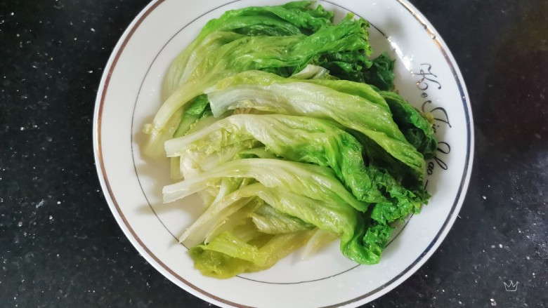 蒜泥生菜,装盘