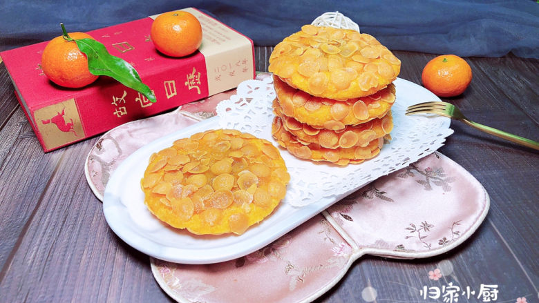 脆皮南瓜饼,一盘漂亮的、香甜软糯的脆皮南瓜饼就上桌了!