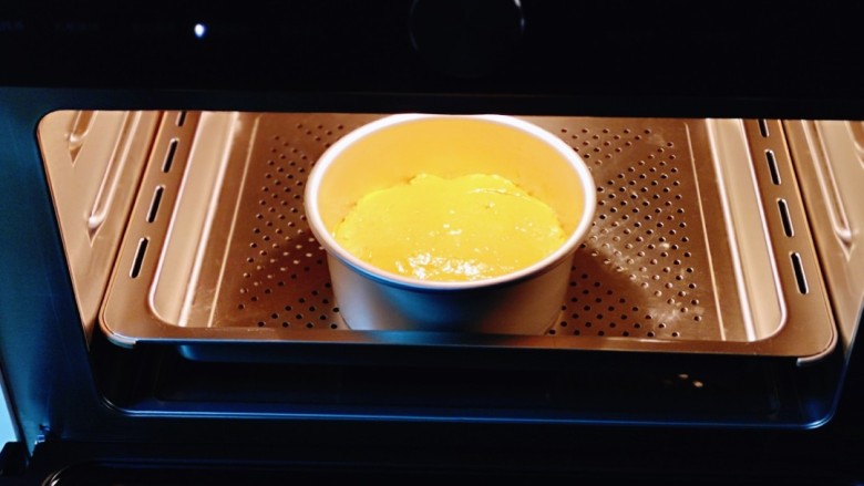 南瓜蒸糕,放入蒸烤箱中进行发酵,35度发酵40分钟。(室温发酵也可以,盖上保鲜膜)
